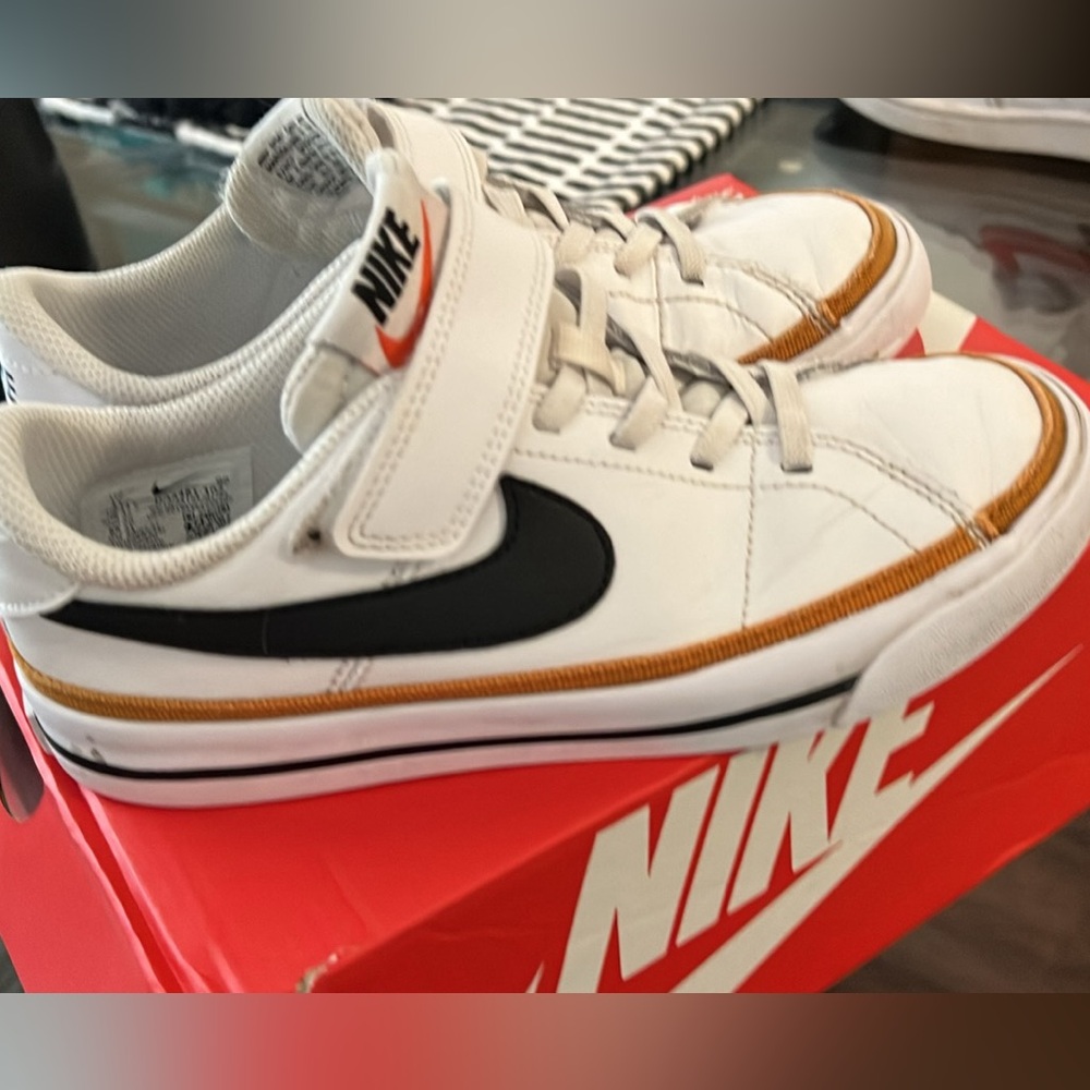 Boys Nike Court Legacy Sz 1-